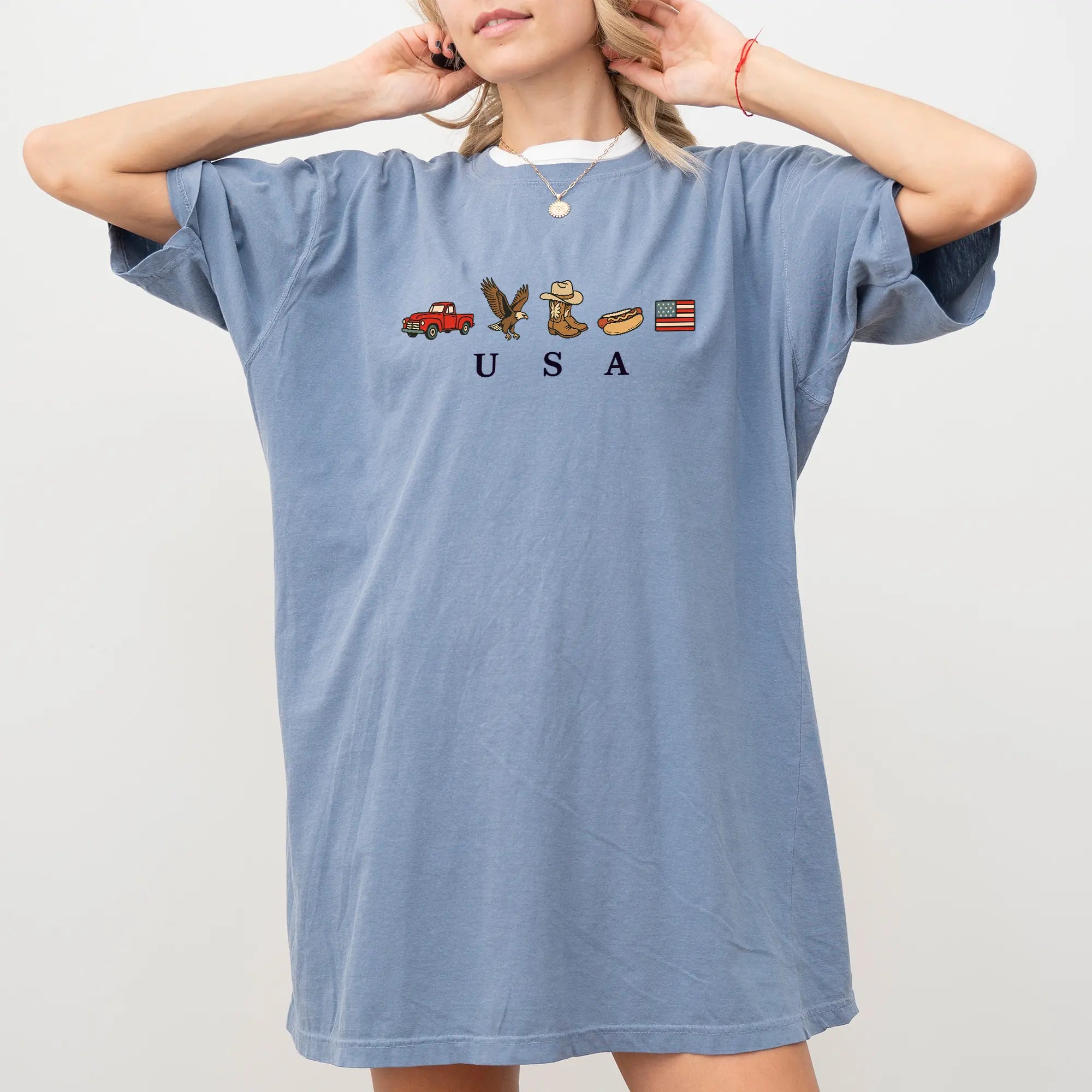 Celebrate Independence Day in Style with the ChicCotton USA Icons Graphic T-Shirt - Vintage Comfort for Every Occasion!