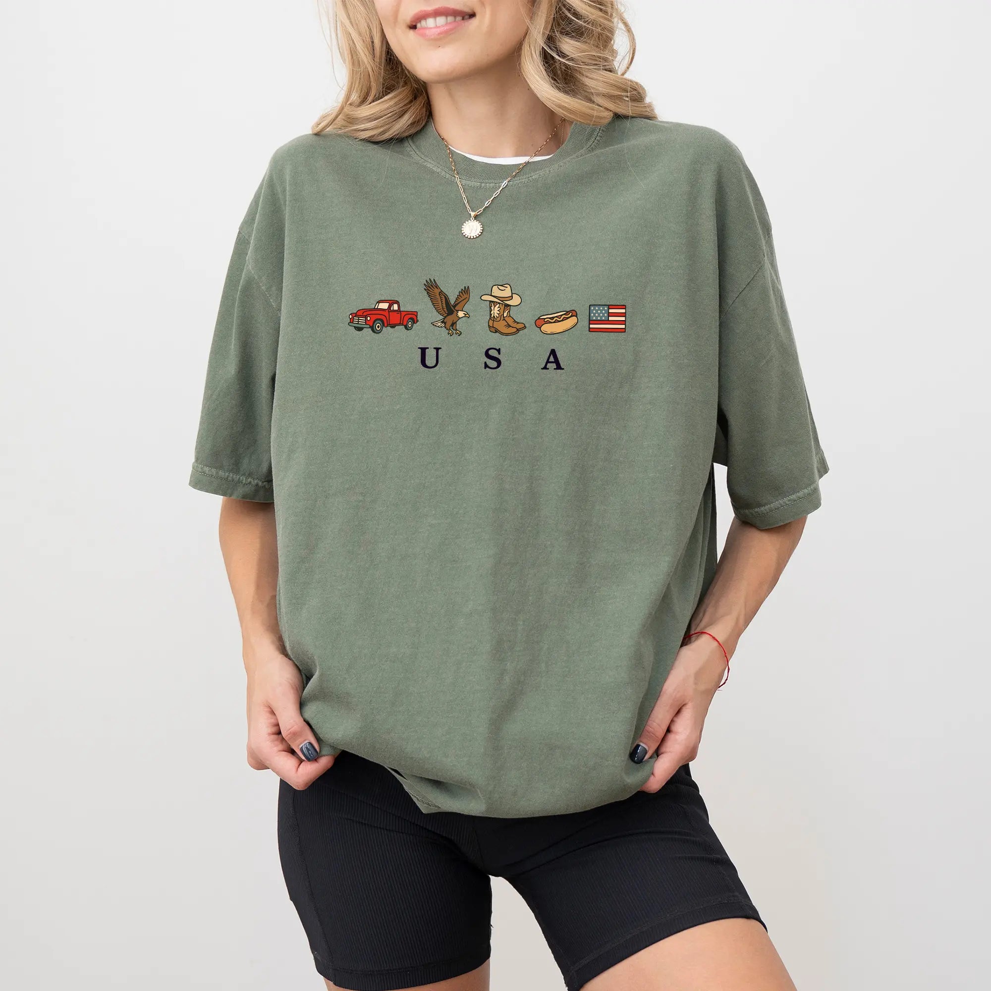 Celebrate Independence Day in Style with the ChicCotton USA Icons Graphic T-Shirt - Vintage Comfort for Every Occasion!