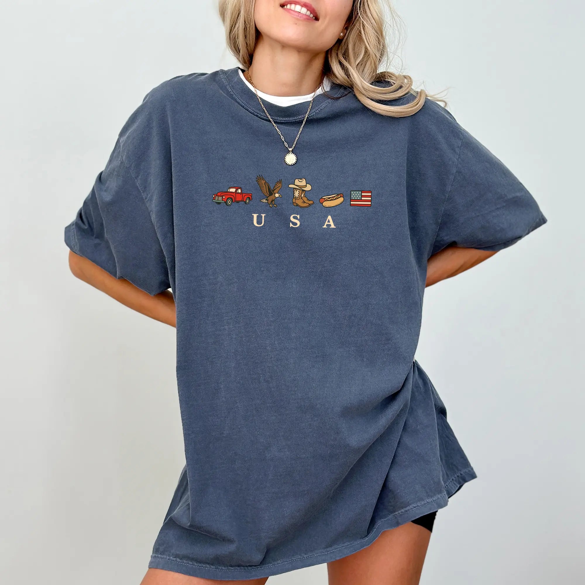 Celebrate Independence Day in Style with the ChicCotton USA Icons Graphic T-Shirt - Vintage Comfort for Every Occasion!