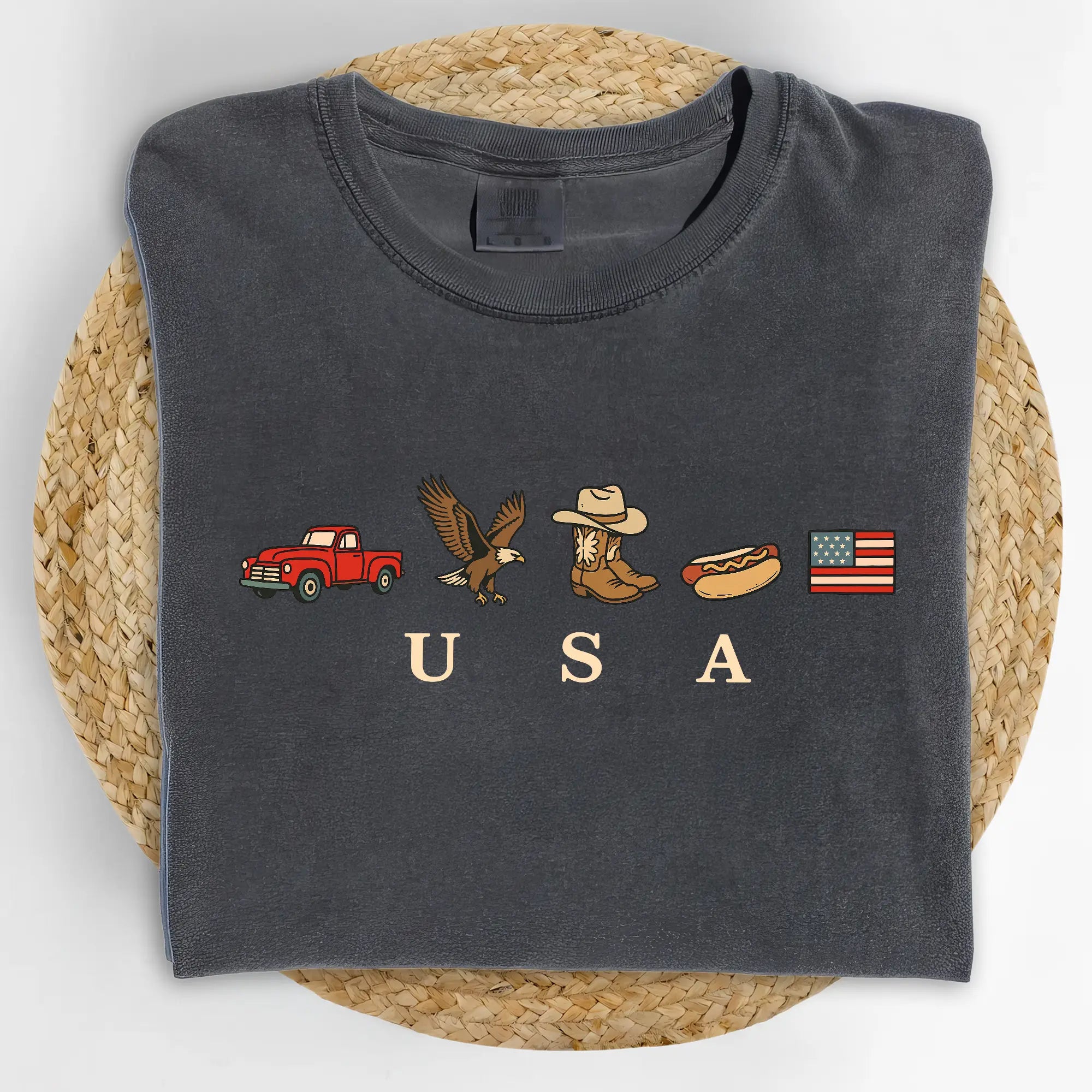 Celebrate Independence Day in Style with the ChicCotton USA Icons Graphic T-Shirt - Vintage Comfort for Every Occasion!