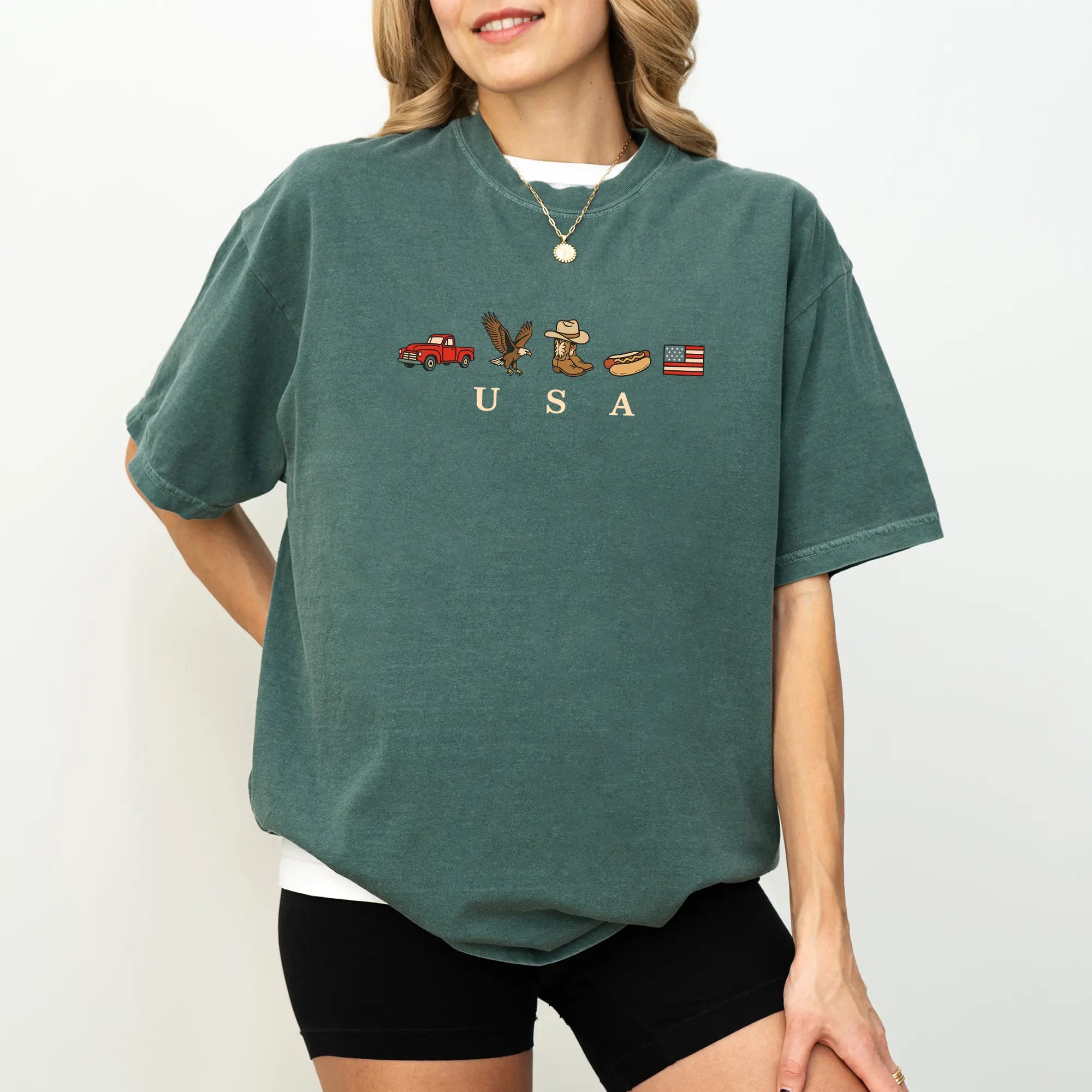 Celebrate Independence Day in Style with the ChicCotton USA Icons Graphic T-Shirt - Vintage Comfort for Every Occasion!